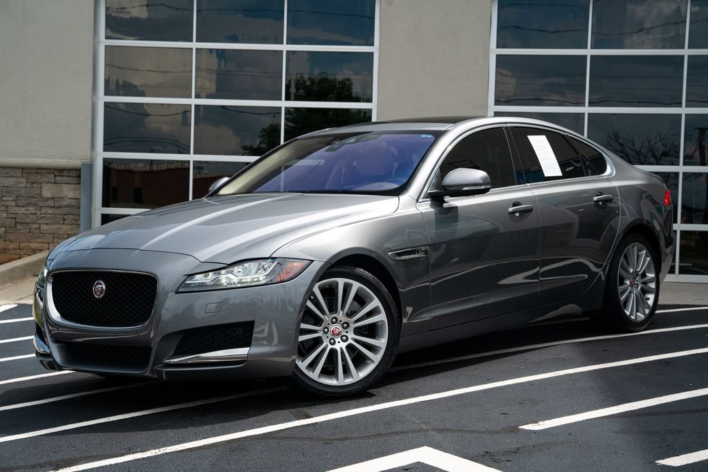 Used 2020 Jaguar XF Premium RWD image 2