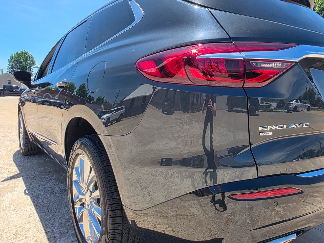Used 2020 Buick Enclave Essence AWD/4WD image 16