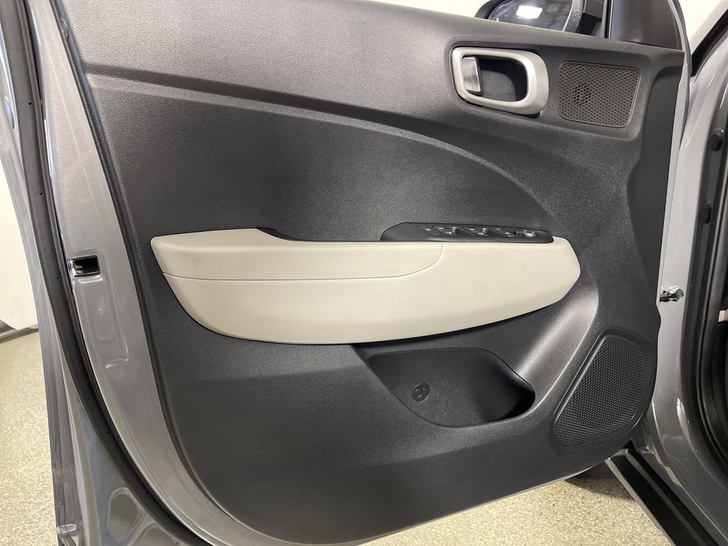 Used 2020 Hyundai Venue SEL w/ Convenience Package FWD image 19