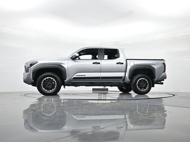 Used 2024 Toyota Tacoma TRD Off-Road AWD/4WD image 36
