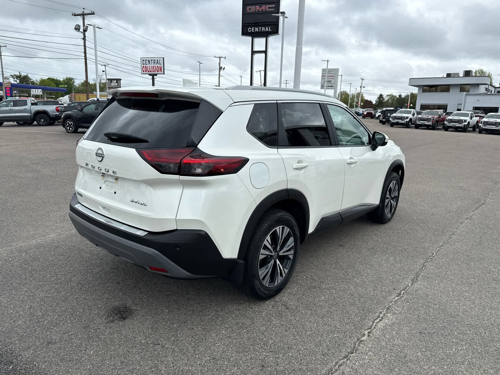 Used 2023 Nissan Rogue SV w/ SV Premium B Package AWD/4WD image 5