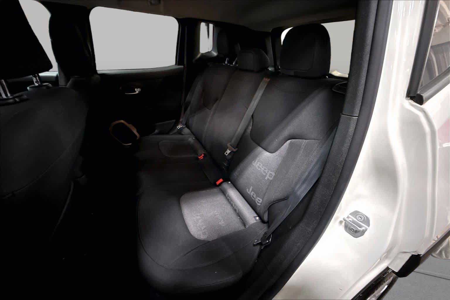 Used 2015 Jeep Renegade Latitude w/ Cold Weather Group II AWD/4WD image 20