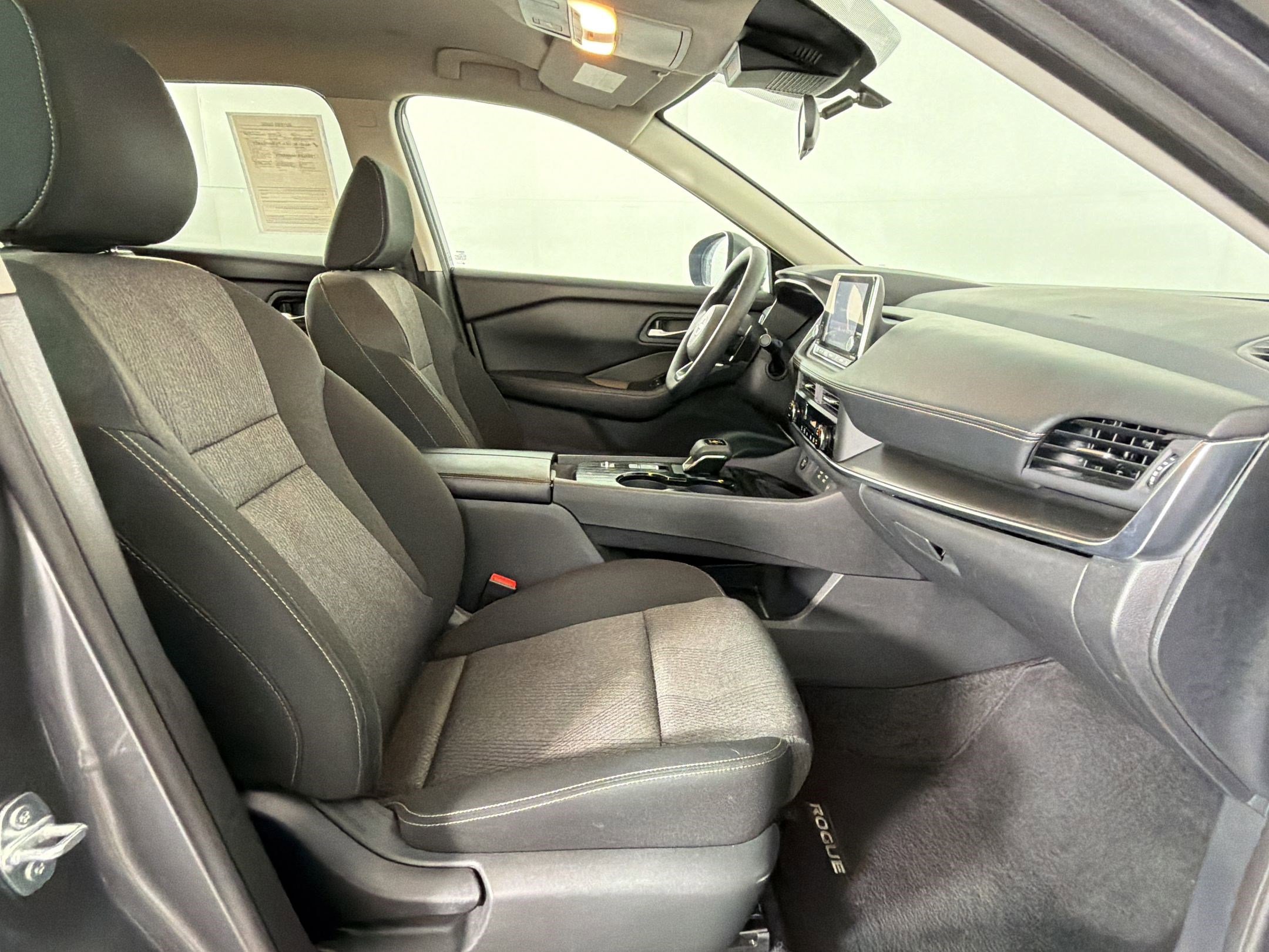 Used 2024 Nissan Rogue SV FWD image 28