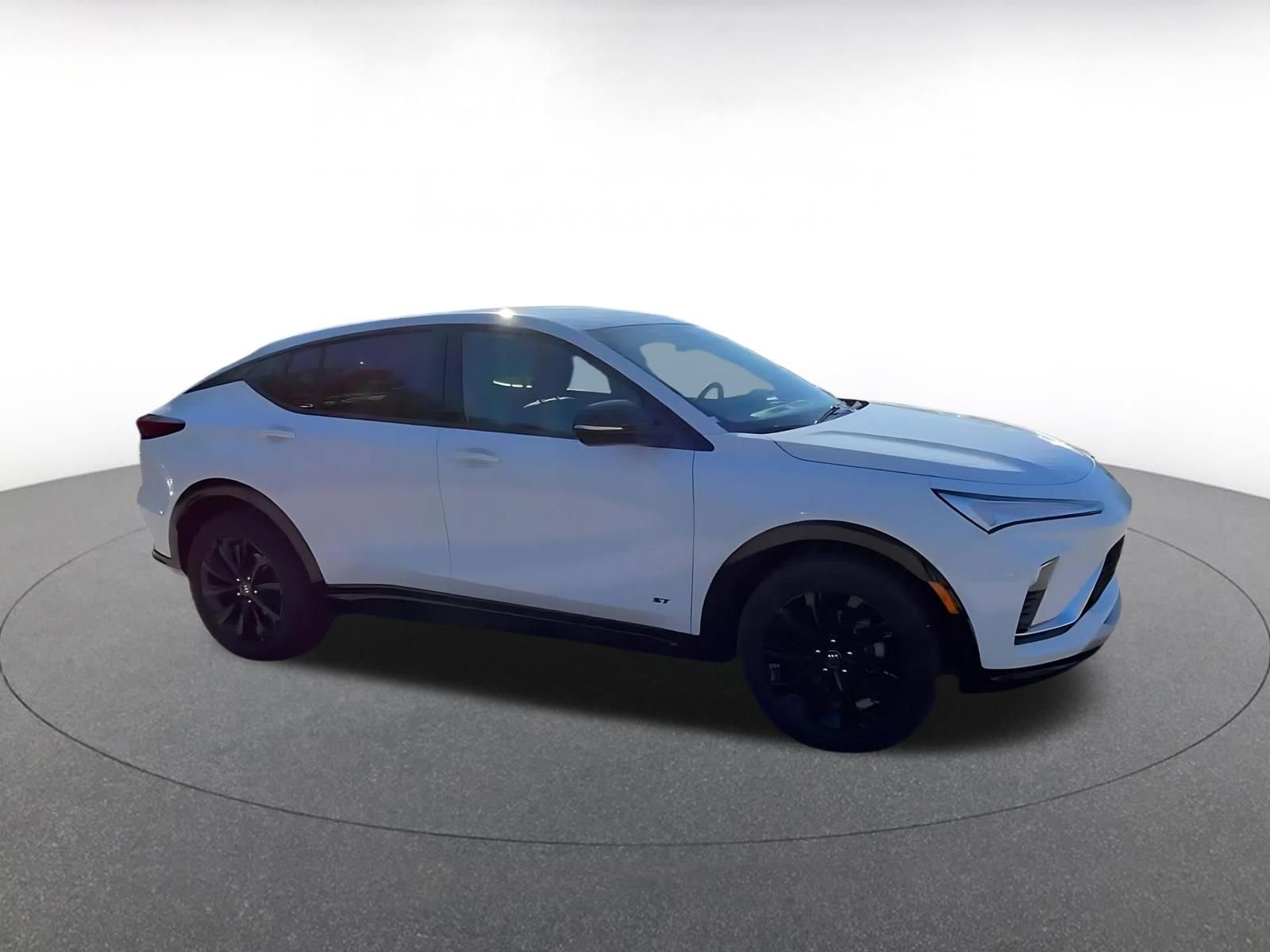 Used 2025 Buick Envista Sport Touring image 2