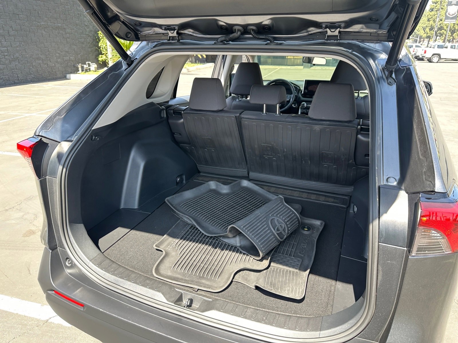 Used 2023 Toyota RAV4 XLE image 21