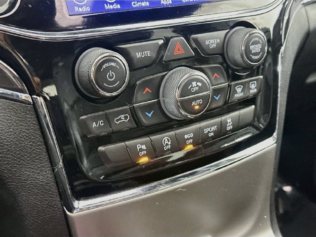 Used 2019 Jeep Grand Cherokee Overland AWD/4WD image 27