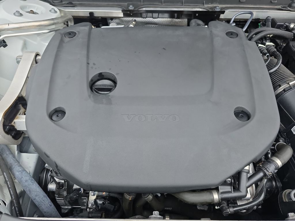 Certified 2025 Volvo XC90 B6 Plus image 35