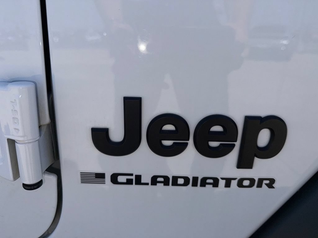 Used 2025 Jeep Gladiator Sport AWD/4WD image 11
