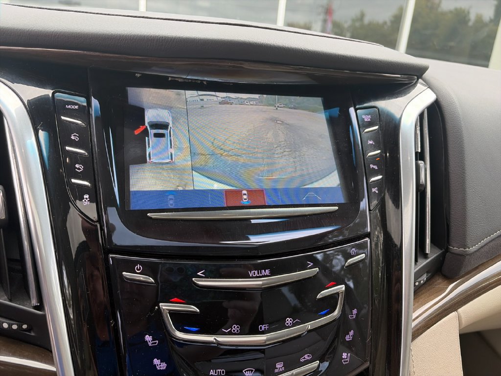 Used 2020 Cadillac Escalade Premium Luxury AWD/4WD image 26