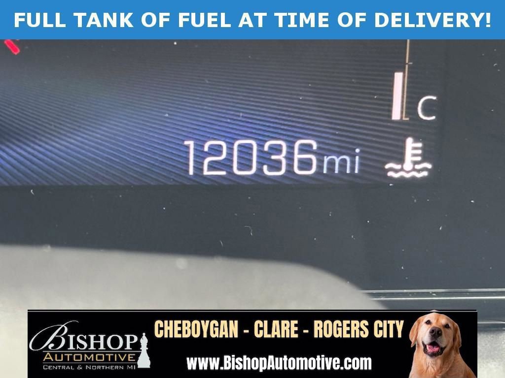 Used 2025 Chevrolet Trax LT w/ LT Convenience Package FWD image 4