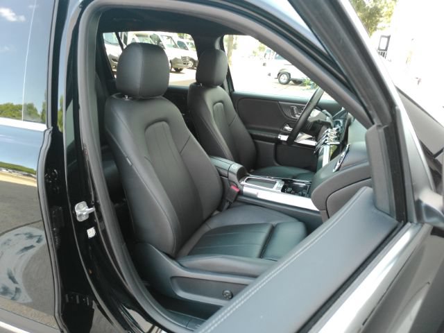 Used 2024 Mercedes-Benz GLB 250 w/ Exclusive Package image 23