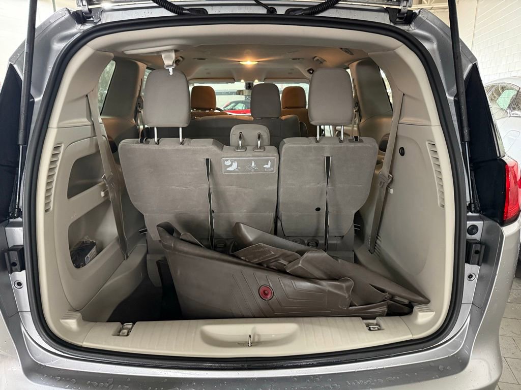 Used 2019 Chrysler Pacifica L image 18