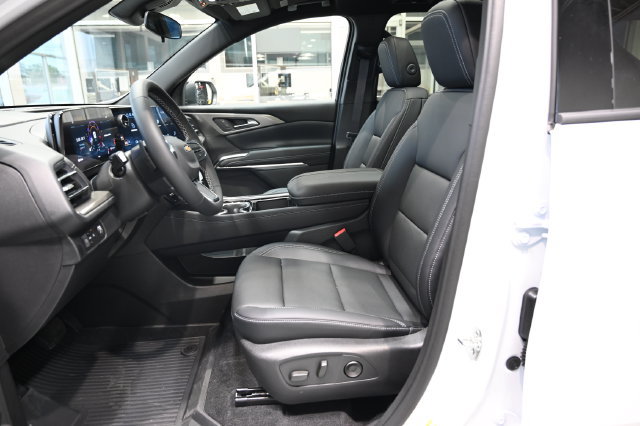 New 2027 Chevrolet Traverse LT w/ LPO, Floor Liner Package FWD image 9