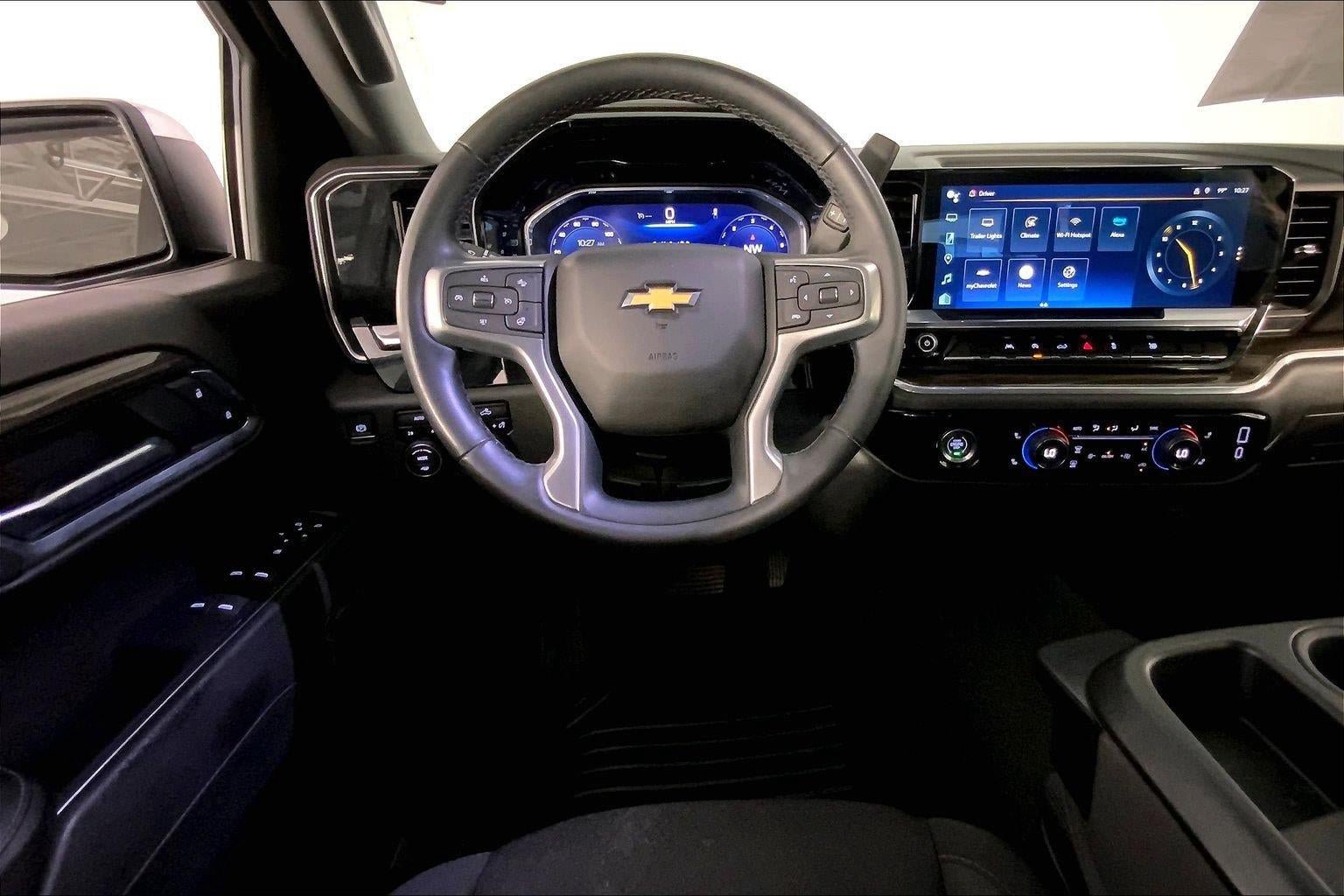 Used 2024 Chevrolet Silverado 1500 LT AWD/4WD image 5