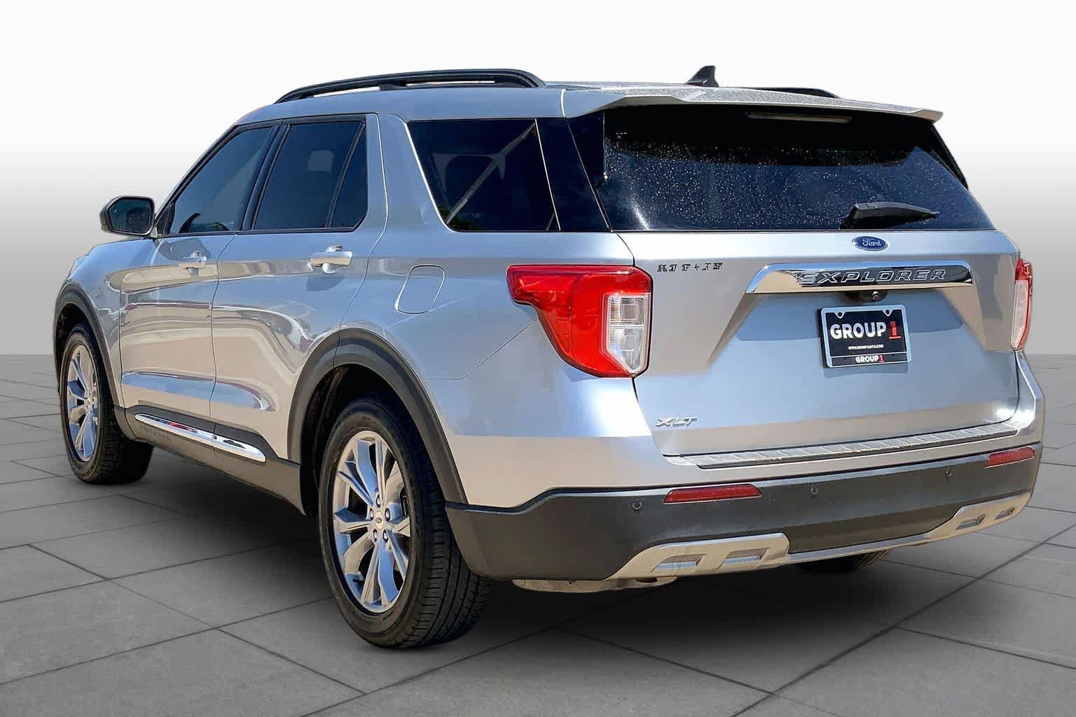 Used 2021 Ford Explorer XLT w/ Equipment Group 202A RWD image 11