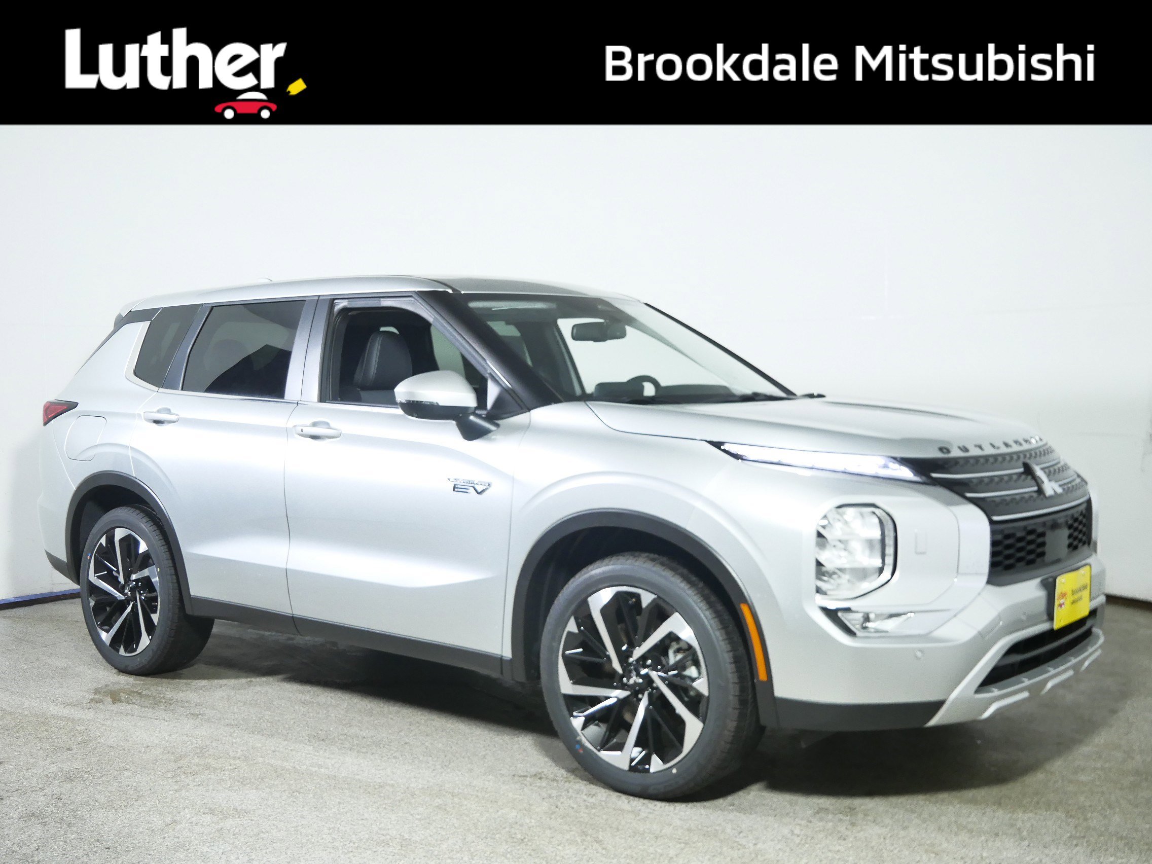 New 2025 Mitsubishi Outlander SE image 1