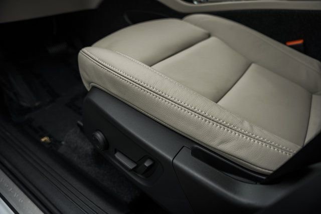 New 2026 Volvo XC40 B5 Ultra w/ Protection Package Premier image 35