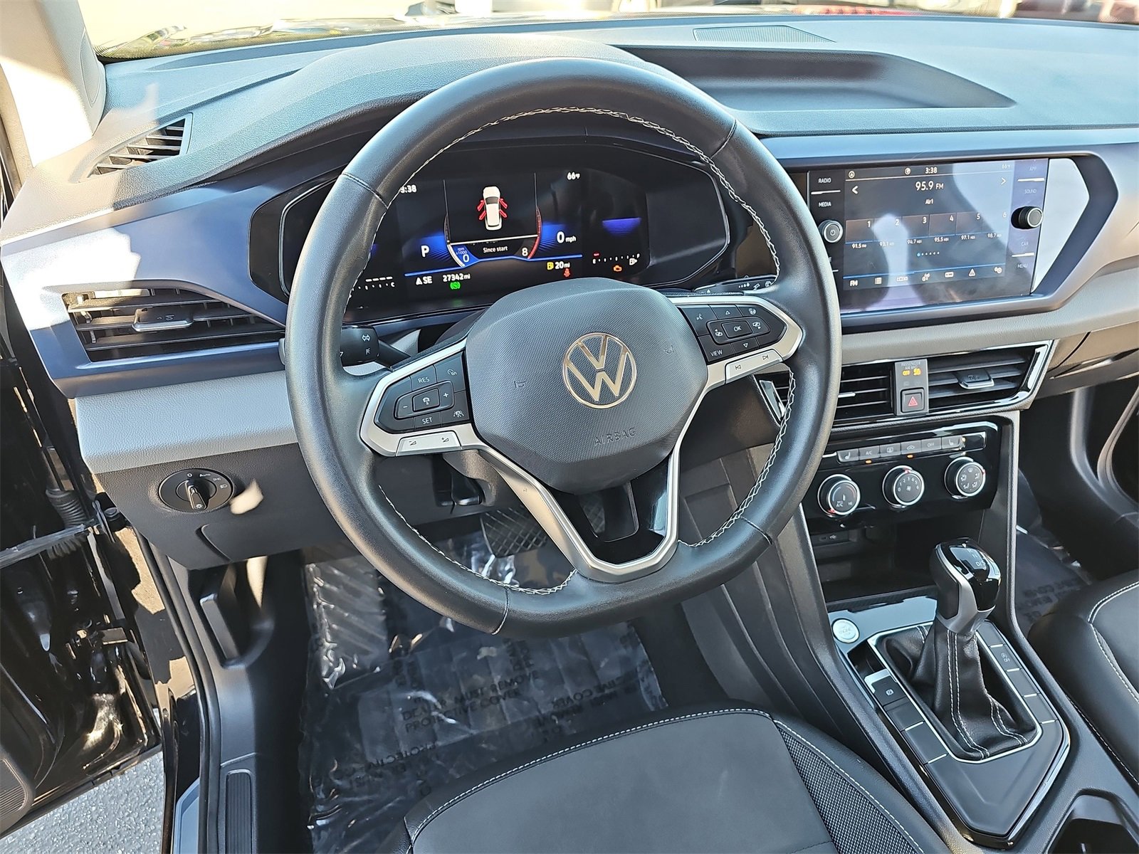 Used 2023 Volkswagen Taos SE w/ Panoramic Sunroof Package image 15