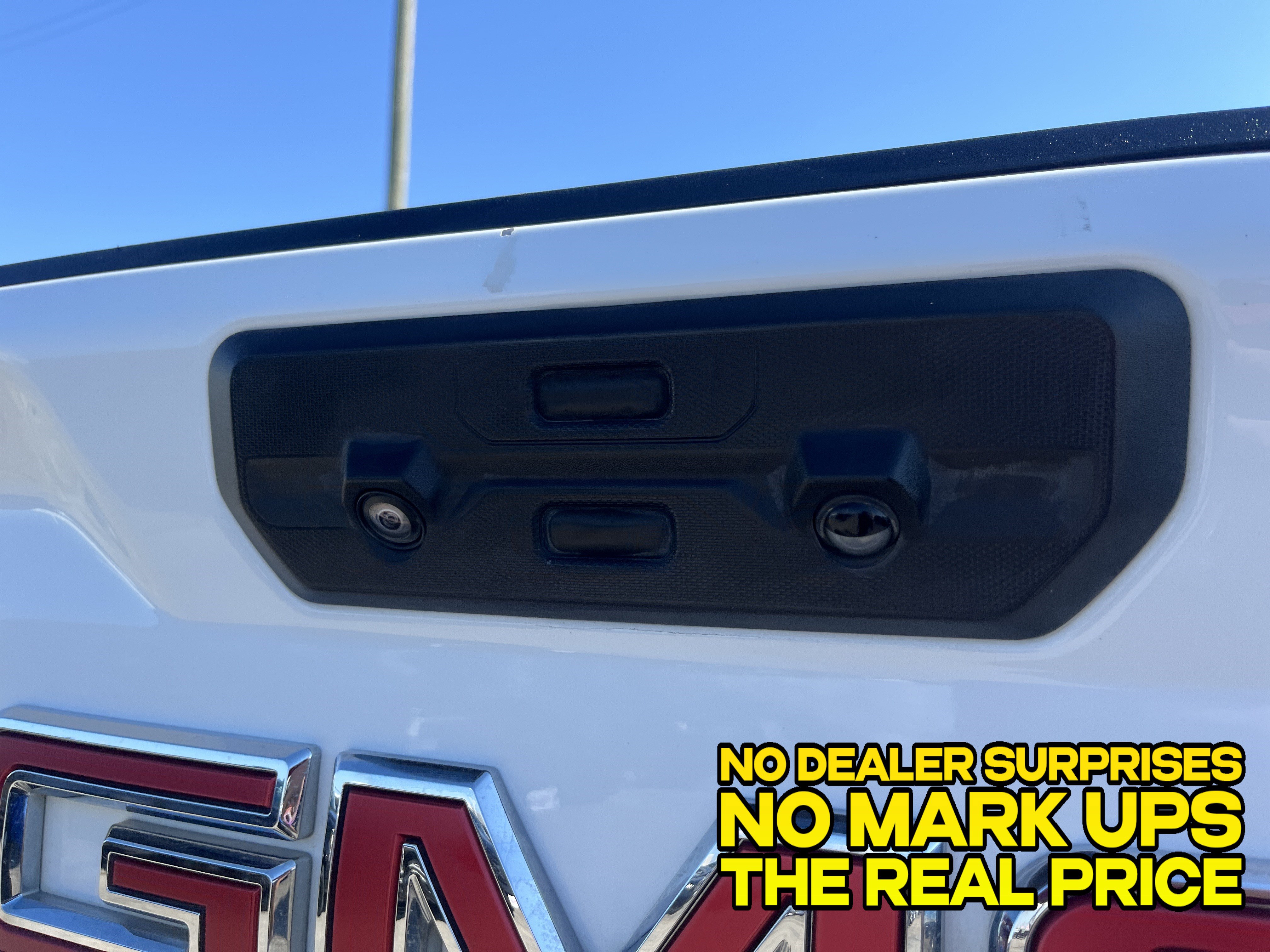 Used 2024 GMC Sierra 2500 AT4 w/ AT4 Premium Plus Package AWD/4WD image 4