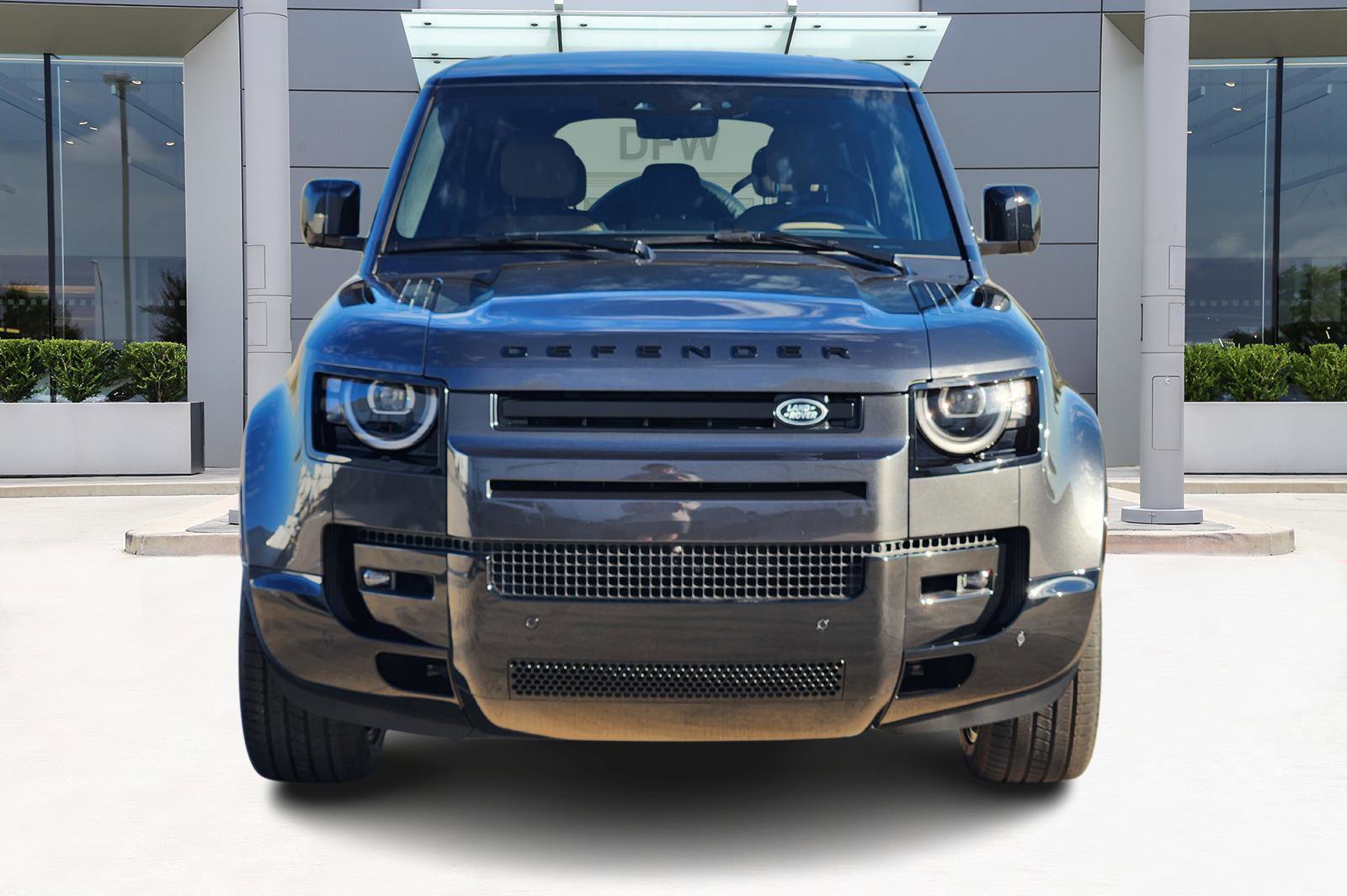 New 2026 Land Rover Defender 110 V8 image 2