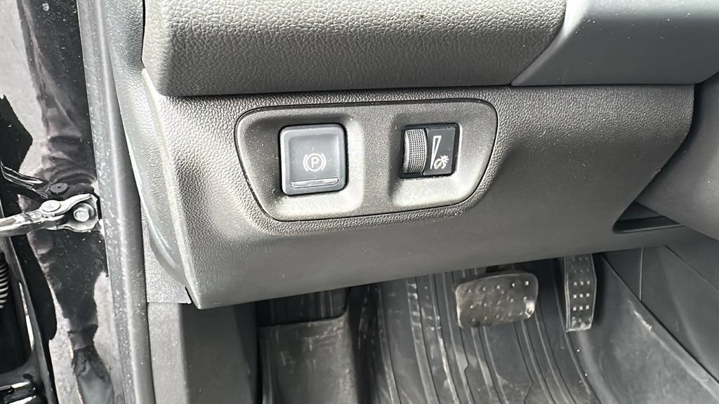 Used 2022 GMC Acadia AT4 w/ Trailering Package AWD/4WD image 16