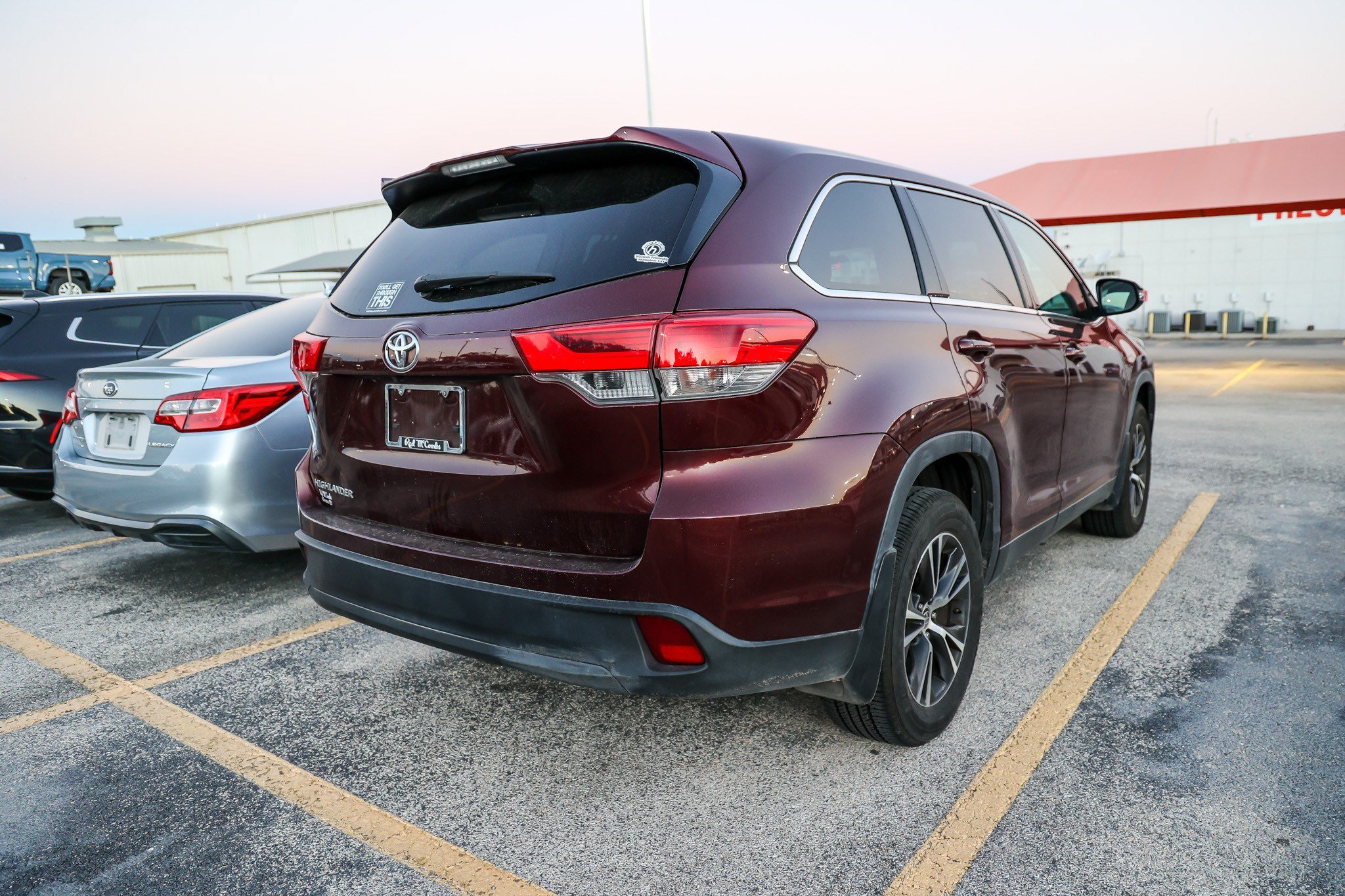 Used 2019 Toyota Highlander LE FWD image 8
