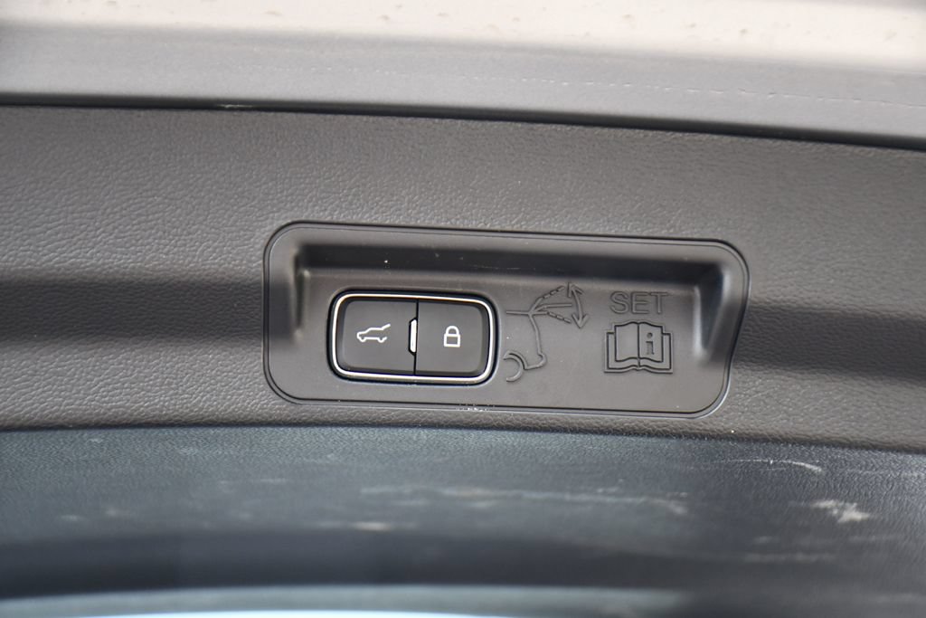 Used 2023 Ford Explorer XLT w/ Equipment Group 202A AWD/4WD image 20