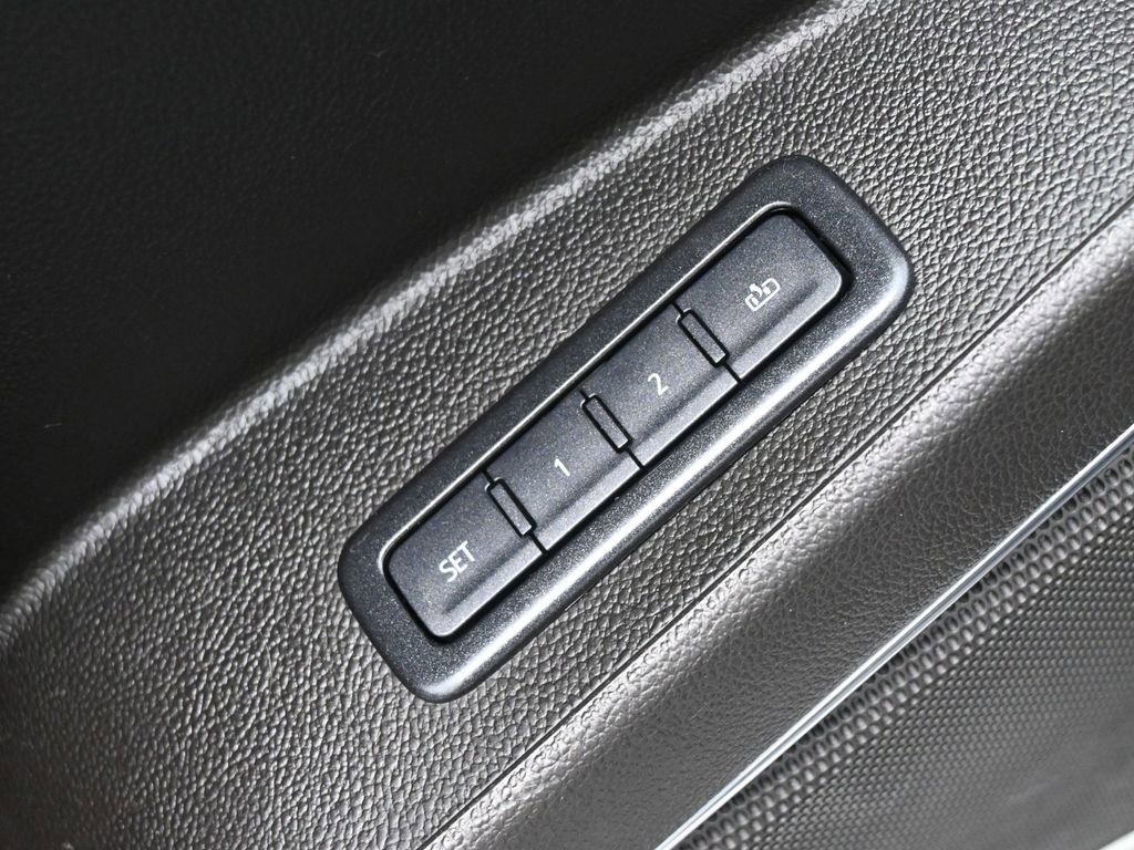 Used 2020 GMC Yukon XL Denali image 4