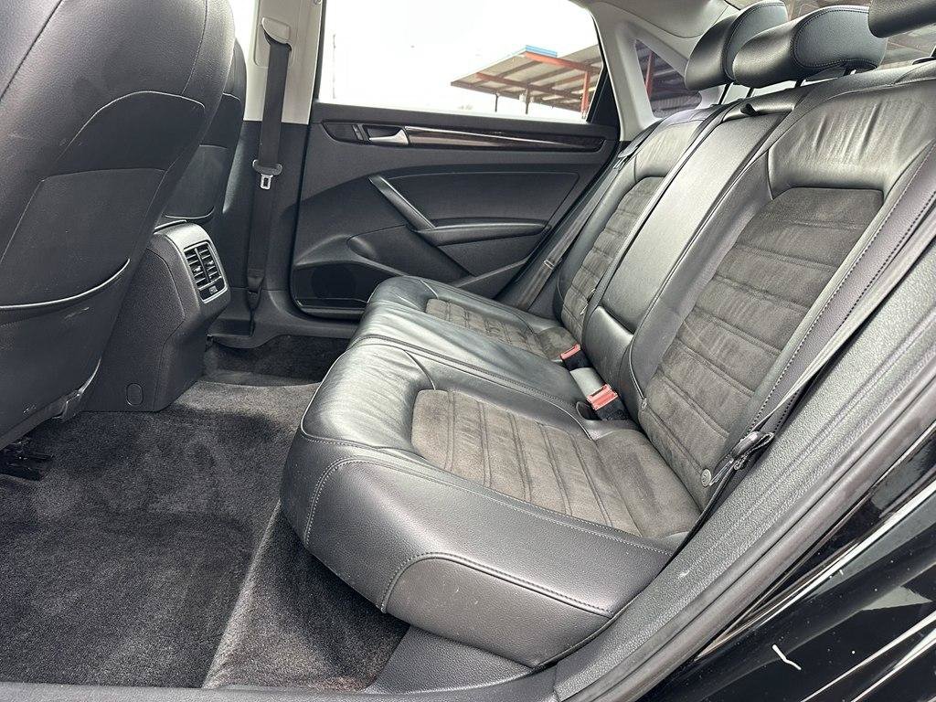 Used 2015 Volkswagen Passat 1.8T SEL Premium FWD image 22