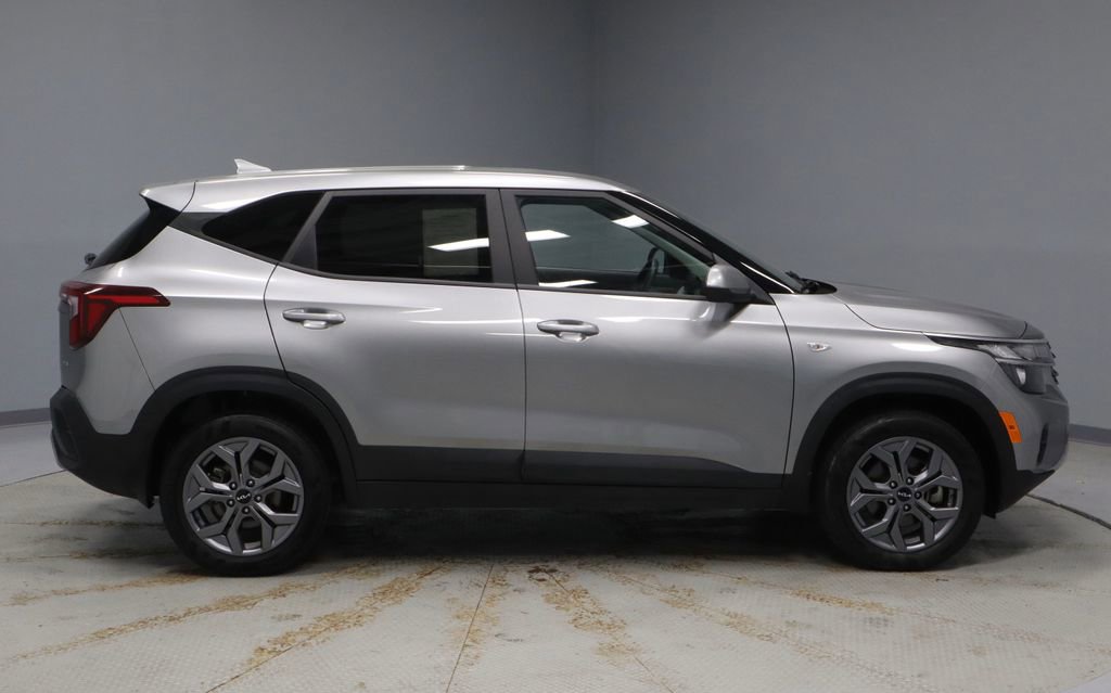 Used 2024 Kia Seltos LX image 12