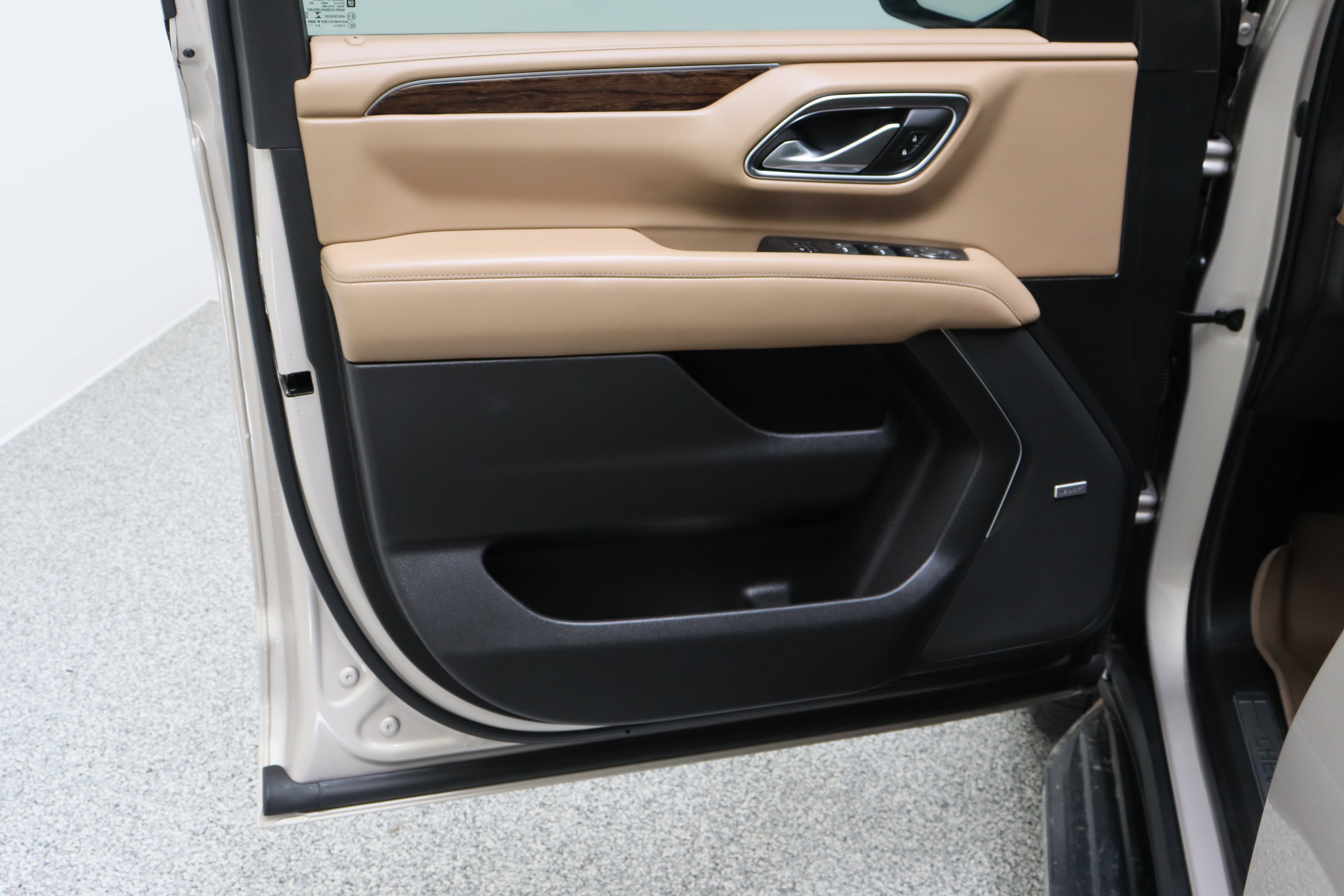 Used 2022 Chevrolet Tahoe Premier RWD image 12