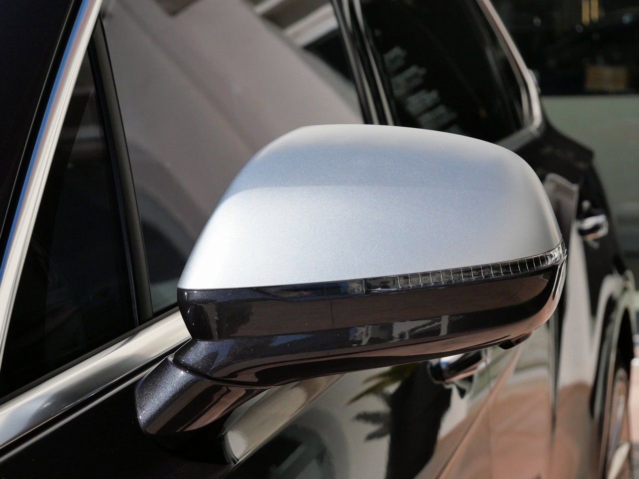 Used 2025 Bentley Bentayga Extended Wheelbase AWD/4WD image 9