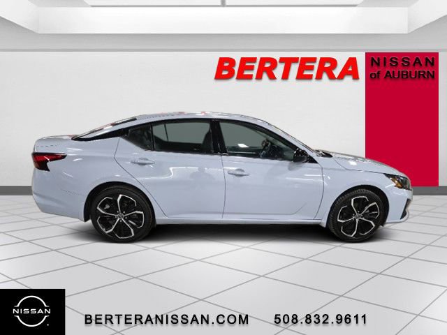 Used 2025 Nissan Altima 2.5 SR w/ SR Premium Package image 2