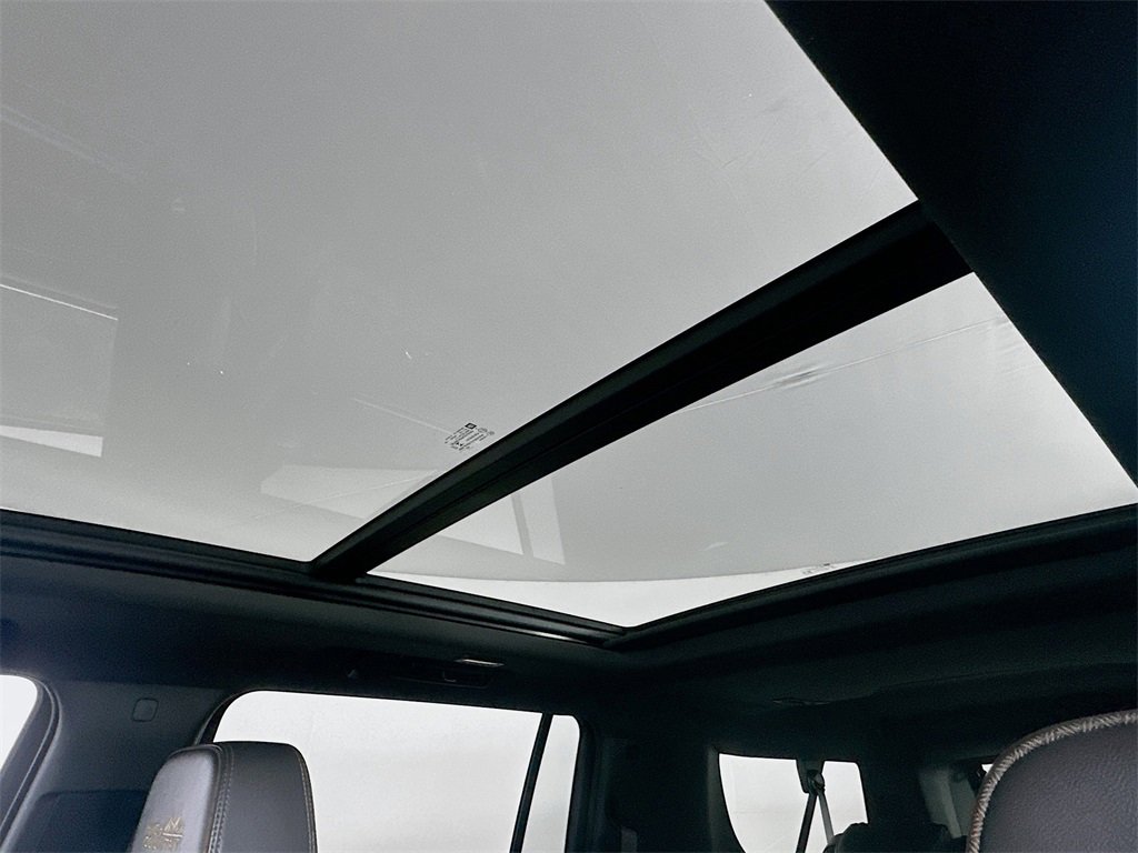 Used 2021 Chevrolet Suburban High Country w/ Premium Package image 21