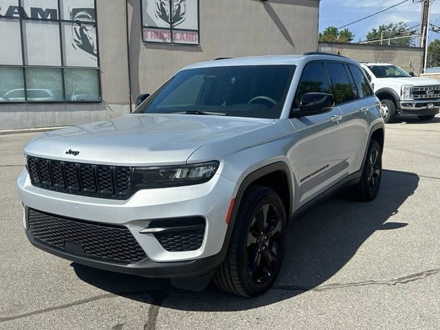 Certified 2023 Jeep Grand Cherokee Altitude AWD/4WD image 13