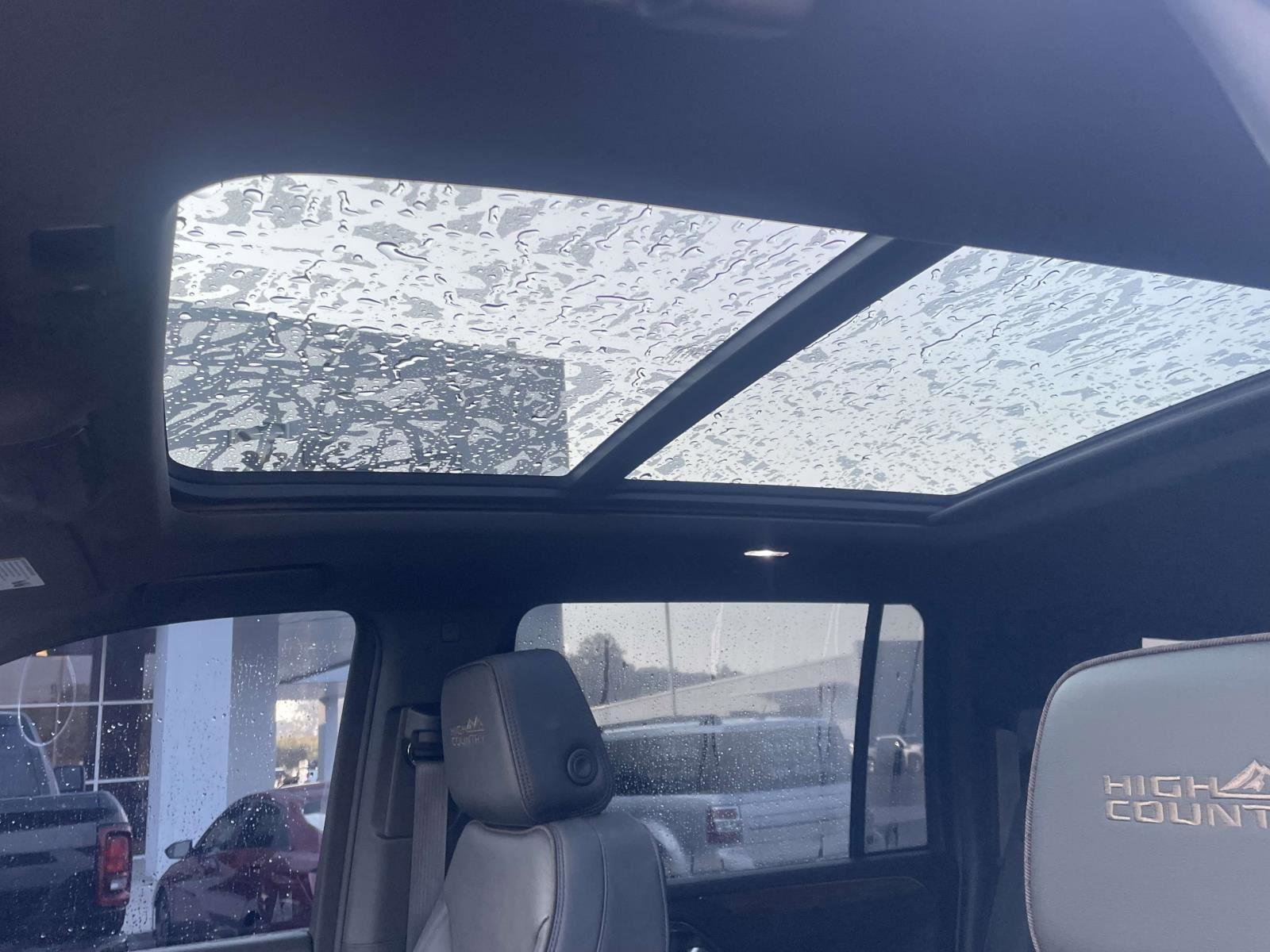 Used 2024 Chevrolet Suburban High Country image 9