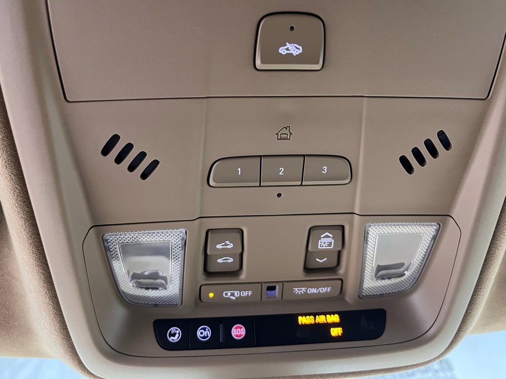 Used 2017 Cadillac XT5 Platinum w/ Driver Assist Package AWD/4WD image 19