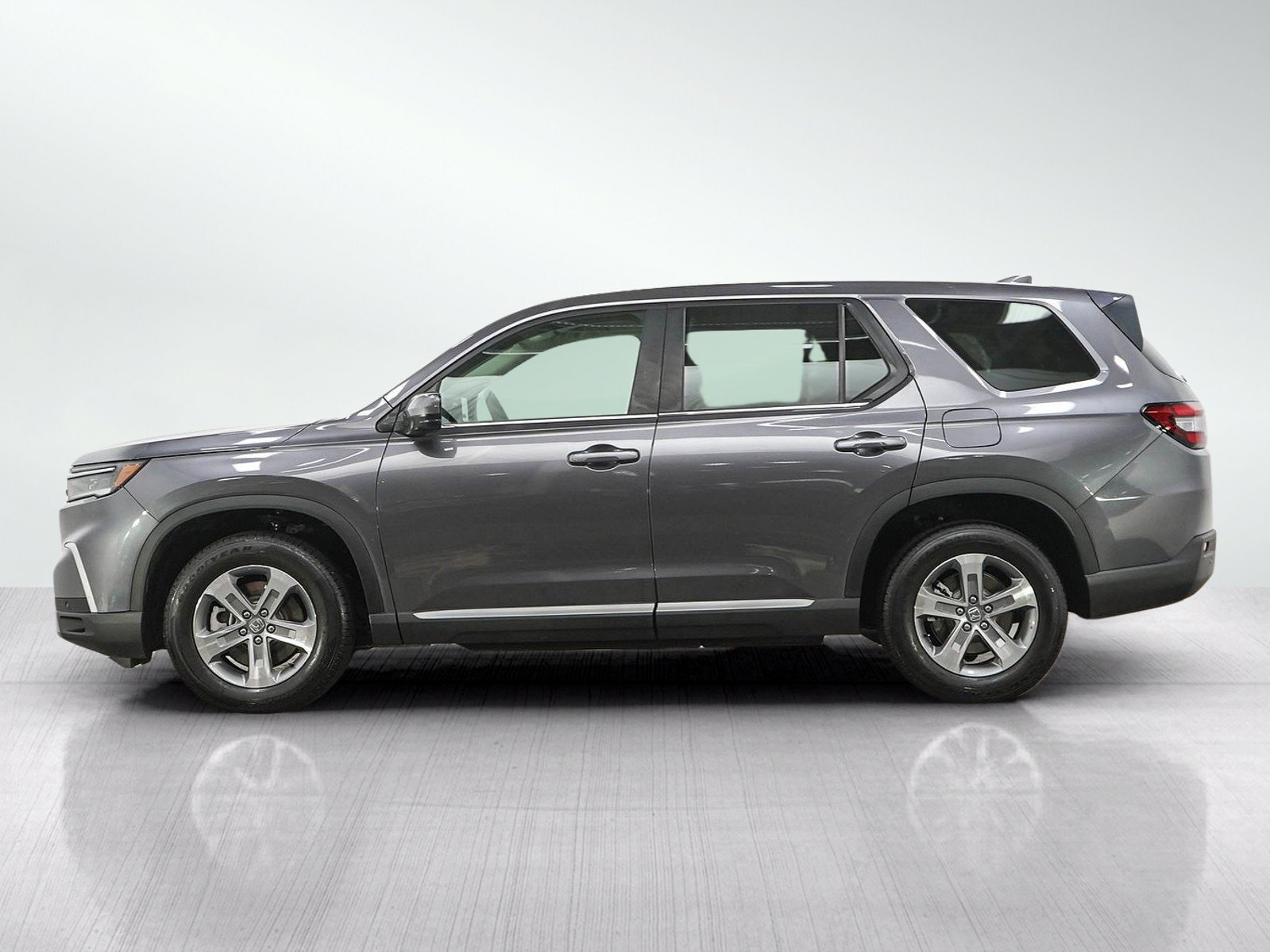 Used 2025 Honda Pilot EX-L image 2