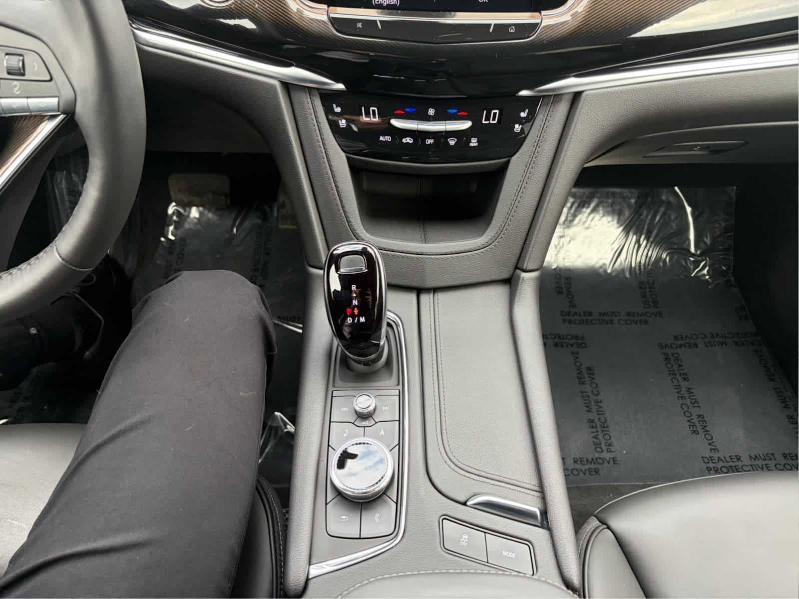 Used 2025 Cadillac XT6 Premium Luxury w/ Platinum Package AWD/4WD image 17