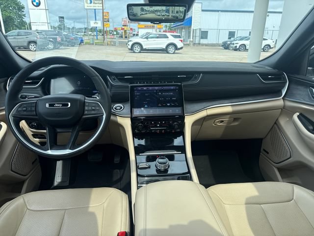 Used 2023 Jeep Grand Cherokee Limited w/ Luxury Tech Group II AWD/4WD image 11