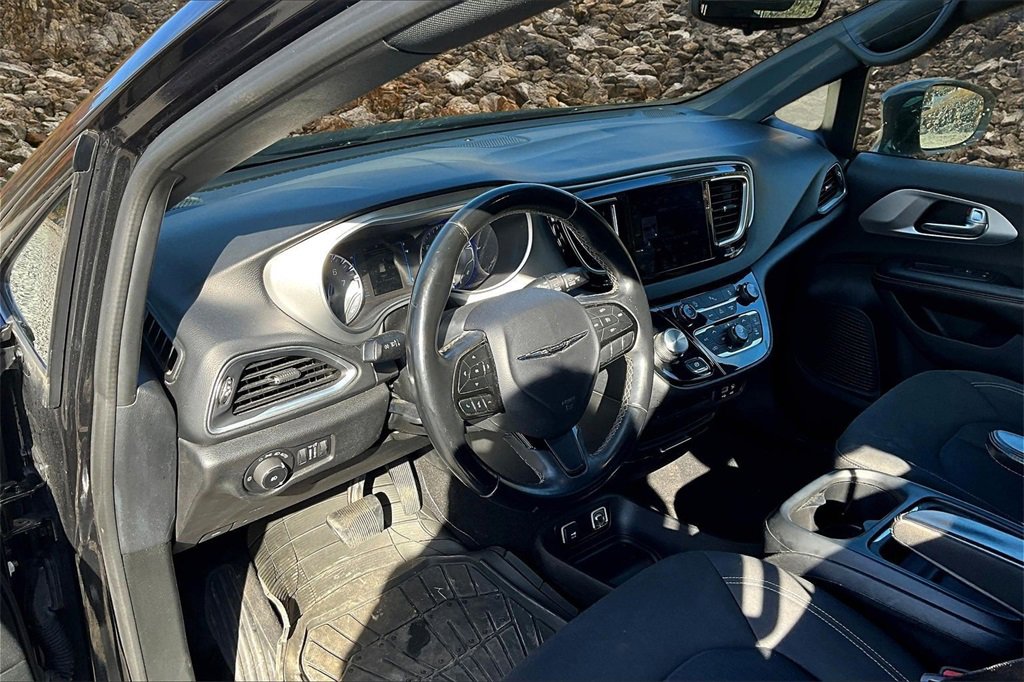 Used 2018 Chrysler Pacifica Touring Plus w/ S Appearance Package image 12