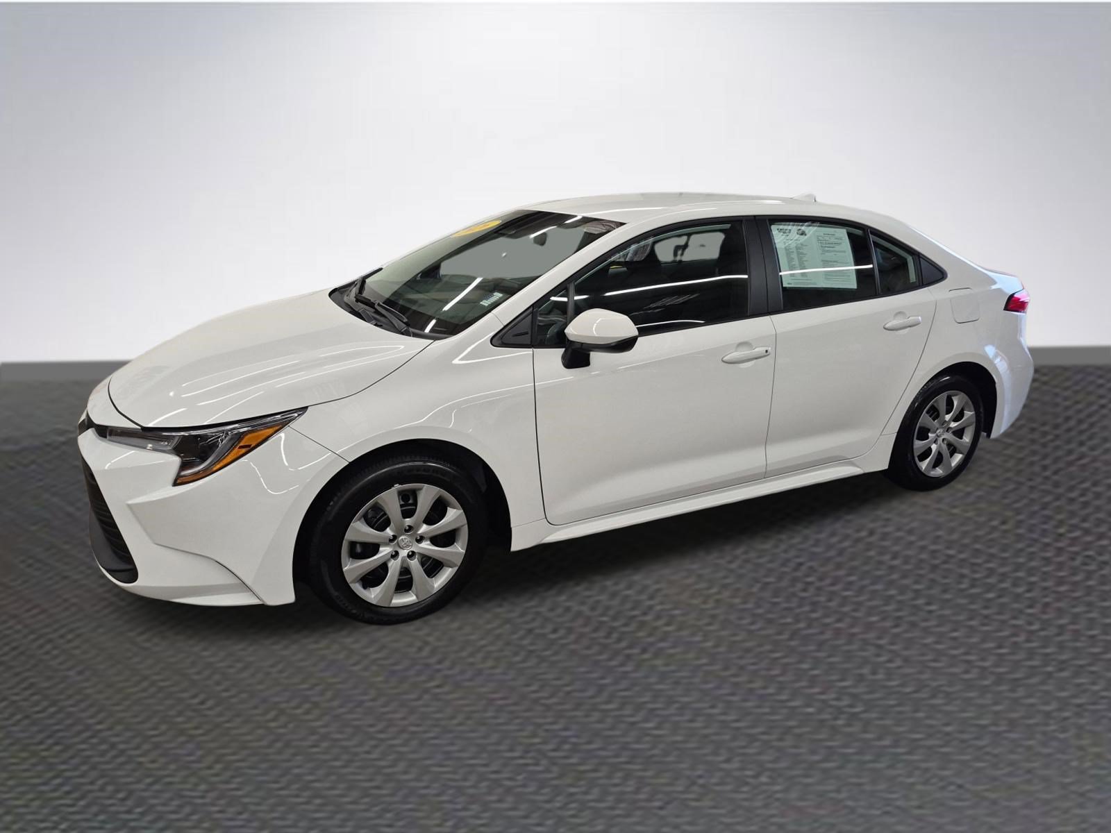 Used 2026 Toyota Corolla LE FWD image 2