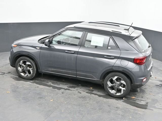 Used 2023 Hyundai Venue Limited image 17