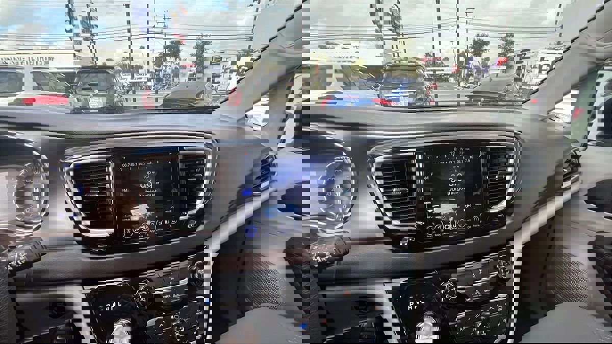 Used 2017 Chrysler Pacifica Touring image 10