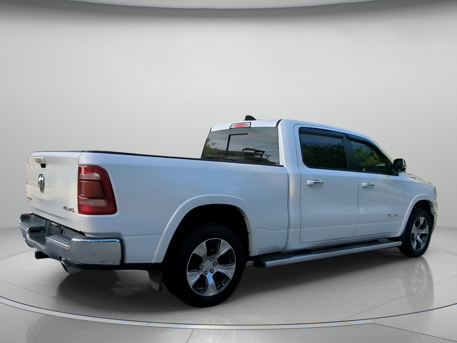 Used 2019 RAM 1500 Laramie AWD/4WD image 29