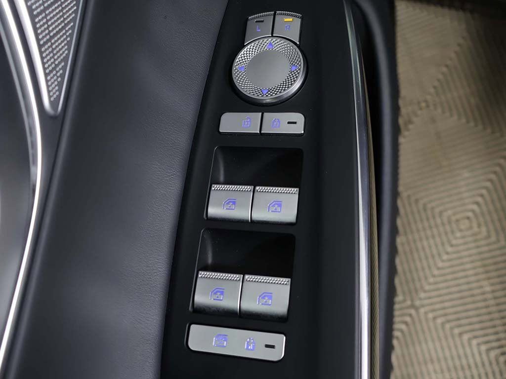 Used 2025 Genesis GV70 2.5T image 35