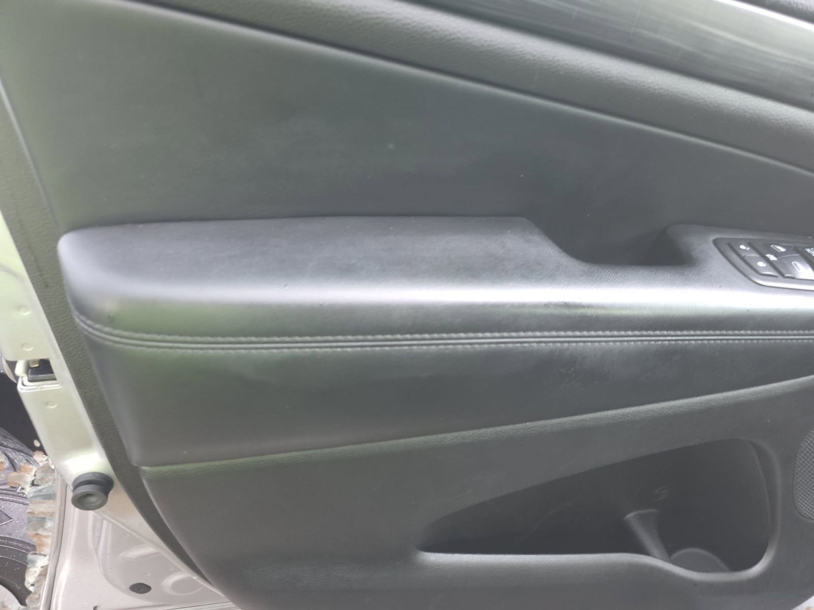 Used 2019 Jeep Grand Cherokee Laredo image 5