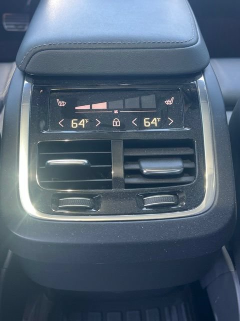 Used 2022 Volvo XC60 B6 R-Design AWD/4WD image 26