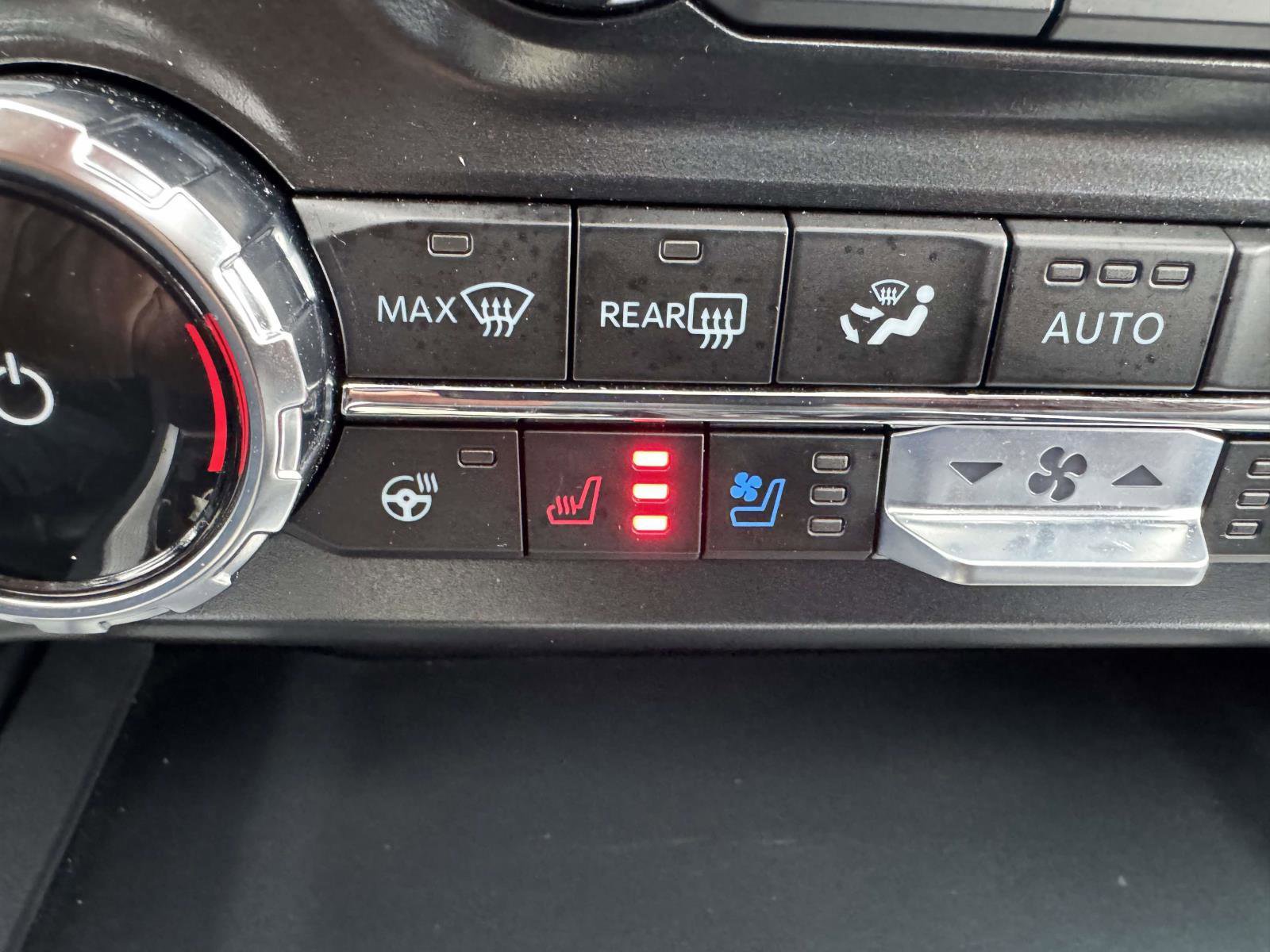 Used 2025 Ford F250 Lariat w/ Black Appearance Package image 33