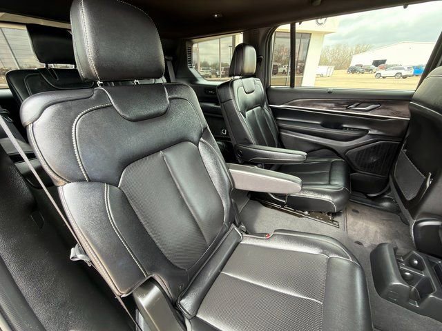 Used 2024 Jeep Grand Cherokee L Limited w/ Luxury Tech Group II AWD/4WD image 29